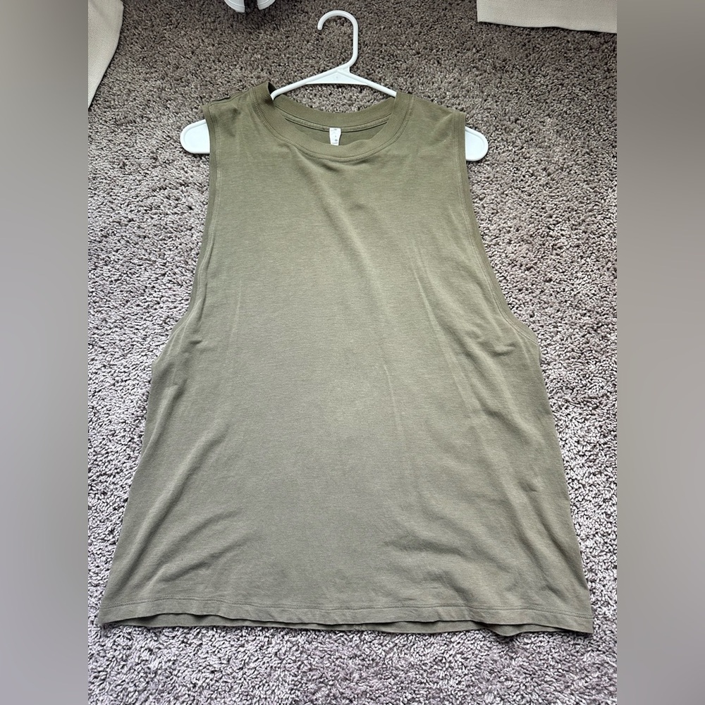 Lululemon tank